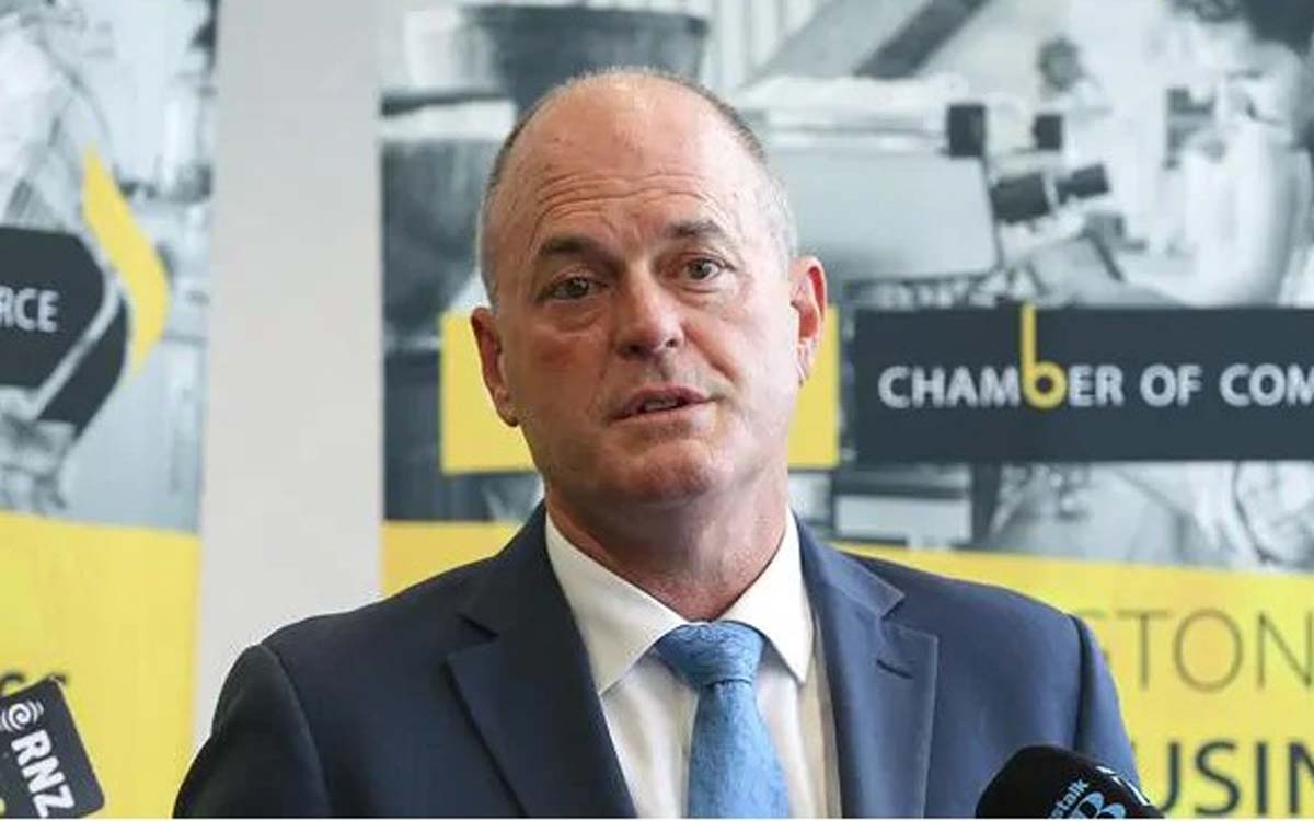 Lãnh đạo phe đối lập New Zealand bất ngờ từ chức trước bầu cử